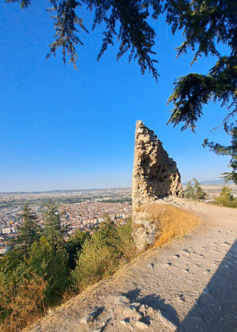 TARİHLE MANZARANIN BULUŞTUĞU YER: KÜTAHYA KALESİ