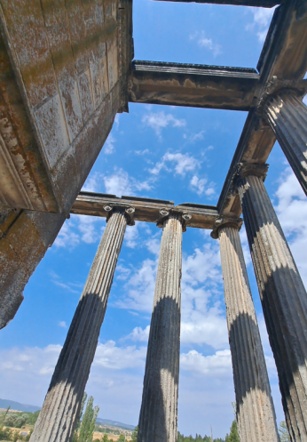 SESSİZ İHTİŞAM: AİZANOİ