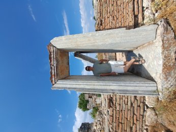 SAHNESİ ESKİMEYEN HİKAYE: AİZANOİ TİYATROSU