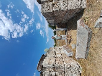 SAHNESİ ESKİMEYEN HİKAYE: AİZANOİ TİYATROSU