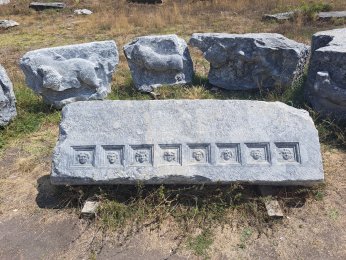 SAHNESİ ESKİMEYEN HİKAYE: AİZANOİ TİYATROSU