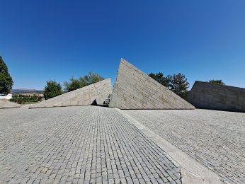 ZAFERİN YÜKSELDİĞİ TEPE : ZAFERTEPE ANITI