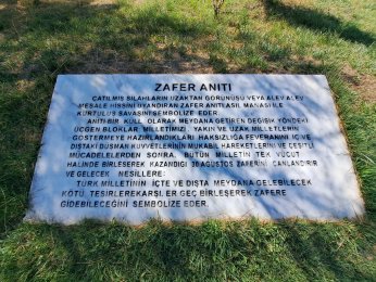 ZAFERİN YÜKSELDİĞİ TEPE : ZAFERTEPE ANITI