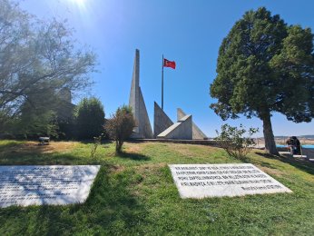 ZAFERİN YÜKSELDİĞİ TEPE : ZAFERTEPE ANITI