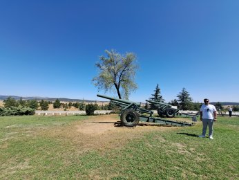 ZAFERİN YÜKSELDİĞİ TEPE : ZAFERTEPE ANITI