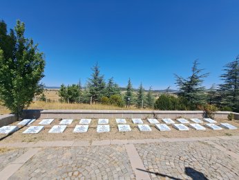 AZİZ RUHLARIYLA VATANI KUCAKLAYAN ŞEHİTLERİMİZ: ASLIHANLAR ŞEHİTLİĞİ