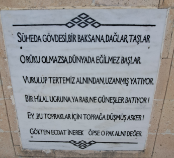 HER TAŞIYLA VATAN KOLAY KAZANILMADI DİYEN ŞEHİTLİK: DUMLUPINAR