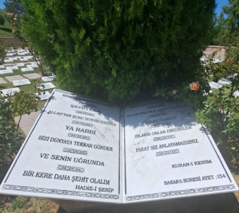 HER TAŞIYLA VATAN KOLAY KAZANILMADI DİYEN ŞEHİTLİK: DUMLUPINAR