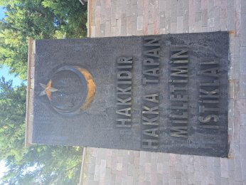 SADE BİR İLÇE ŞANLI BİR TARİH: DUMLUPINAR