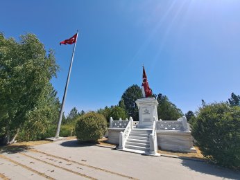 SANCAĞIN ARDINDA SAKLI VEFA: ŞEHİT SANCAKTAR MEHMETÇİK ANITI