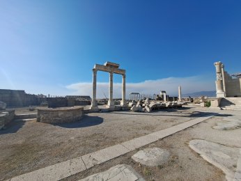 KENDİ BAŞINA BİR DÜNYA: LAODİKYA ANTİK KENTİ