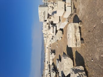 KENDİ BAŞINA BİR DÜNYA: LAODİKYA ANTİK KENTİ