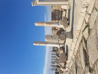 KENDİ BAŞINA BİR DÜNYA: LAODİKYA ANTİK KENTİ