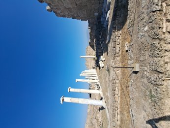 KENDİ BAŞINA BİR DÜNYA: LAODİKYA ANTİK KENTİ