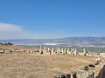 KENDİ BAŞINA BİR DÜNYA: LAODİKYA ANTİK KENTİ