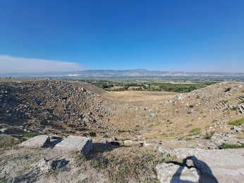 KENDİ BAŞINA BİR DÜNYA: LAODİKYA ANTİK KENTİ
