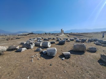 KENDİ BAŞINA BİR DÜNYA: LAODİKYA ANTİK KENTİ