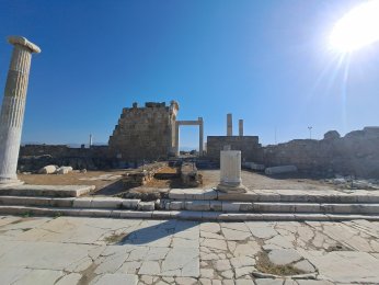 KENDİ BAŞINA BİR DÜNYA: LAODİKYA ANTİK KENTİ