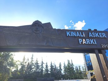 ŞEHRİN İÇİNDE TARİHE AÇILAN ALAN: KINALI ASKER PARKI