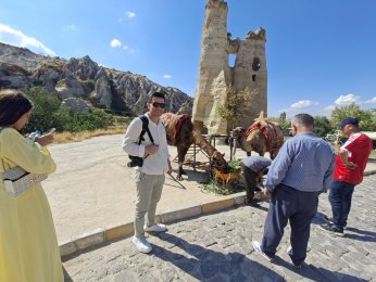 GÖREME'DE TURİSTLERİN İLGİ ODAĞI: DEVE GEZİNTİSİ