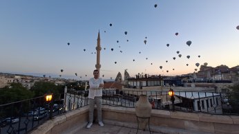 GÜNE BALONLARIN DANSIYLA MERHABA