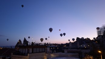 GÜNE BALONLARIN DANSIYLA MERHABA
