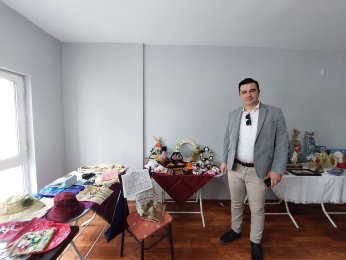 ÜLKER KILIÇ’TAN “ GERİ DÖNÜŞÜMLE GELECEĞE” KONULU KİŞİSEL FARKINDALIK SERGİSİ 