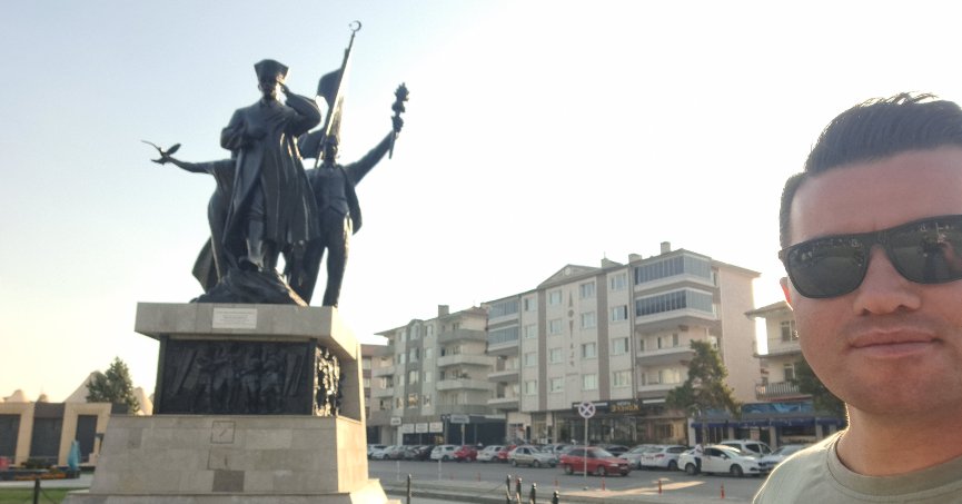 KÜTAHYANIN TARİH SAHNESİNDE ÖLÜMSÜZLEŞEN ESERİ: KURULUŞTAN KURTULUŞA ANITI