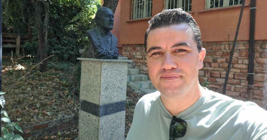 SANATLA YOĞRULMUŞ BİR HAYATIN MEKANI: RESSAM AHMET YAKUOĞLUNUN EVİ