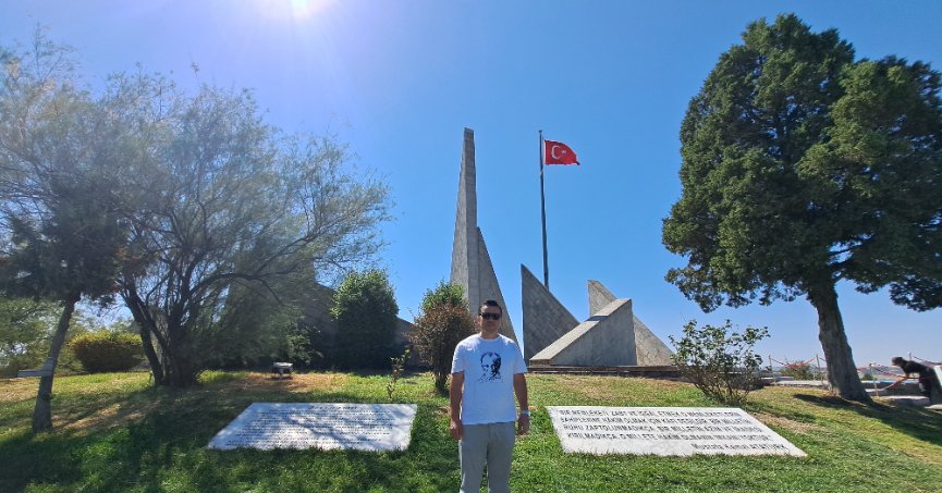 ZAFERİN YÜKSELDİĞİ TEPE : ZAFERTEPE ANITI