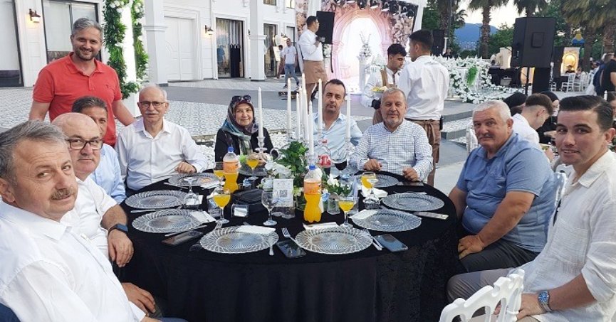 TÜRK TELEKOM MÜDÜRÜ HAMZA TÜFENK KANDIRALILAR DERNEĞİ ÜYELERİYLE BİR ARAYA GELDİ