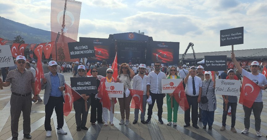 Direnişin Kıvılcımı Bursa’da Parladı: İYİ Parti İzmit Mitingde