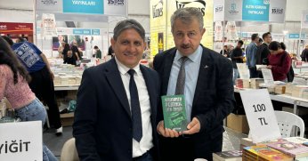 SALİM YAŞAR GAZETECİ YİĞİT ÖZCAN'IN İMZA GÜNÜ ETKİNLİĞİNDE