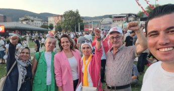 ESMA YANIK İLE BURSA MİTİNGİNDE ANLAMLI BULUŞMA